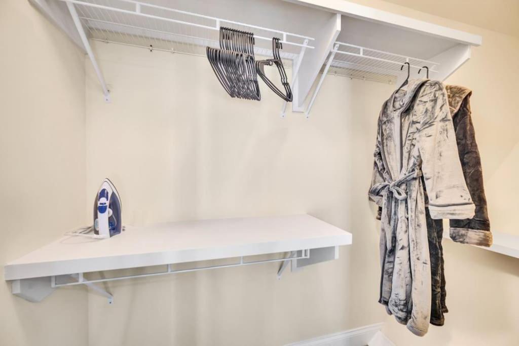 Вілла Cozy 2B Townhouse King Bed Free Parking Tv In Brs Конкорд Екстер'єр фото